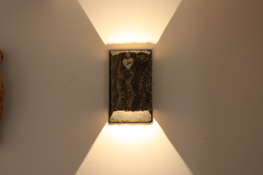 Neues Modell Wandlampe aus Korkröhre und Schiefer