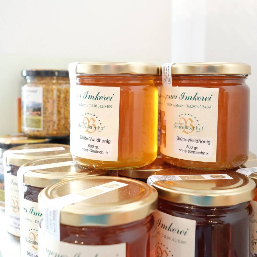 Honig und Blütenpollen im verKORKst Ladengeschäft in Bad Tölz